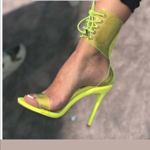 Passion Heel “Neon Yellow”